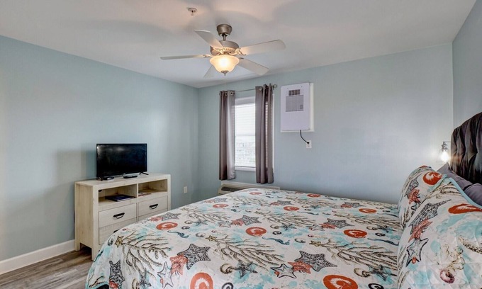 Surf City Hotel | Unit 012 at Tiffany's Motel
