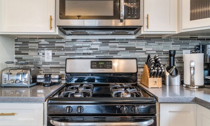 East Hollywood Apartment | Universal Hollywood Charming Condo King KTown