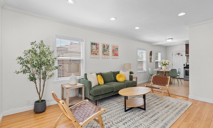 Burbank House | Universal Studio/Burbank/LA Super Cute Home