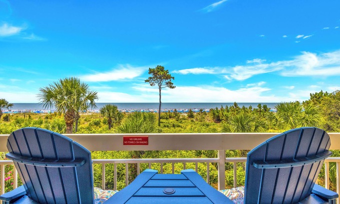 North Forest Beach Condo | Unobstructed Oceanfront 1 bedroom condo with King size bed!