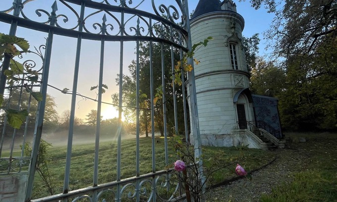 Savonnieres Apartment | Unusual cottage for 2 people