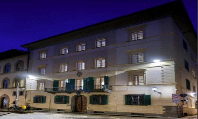 Santa Croce Apartment | Unveiling Palazzo Fossi: Luxurious 5-Storey Florentine Apartments in Santa Croce