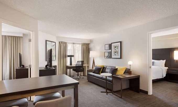 Reno/Tahoe Airport Hotel | Unwind in these 2 Pet-friendly Units w/Full Kitchens, Pool, Sports Court