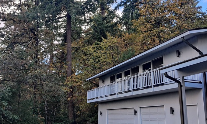 Eugene Apartment | UO Apt perfect for 2 to 6
