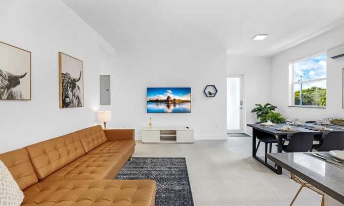 Allapattah House | Up to 12 Guests! Modern villa near Wynwood