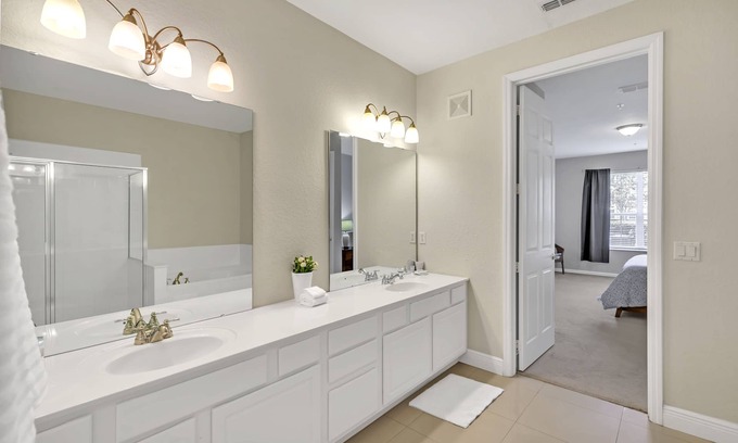 Florida Central Atlantic Coast Condo | Updated 2.5BR Condo near Convention Center & Epic