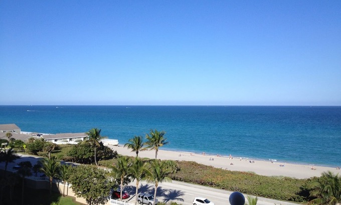 Jupiter Condo | Updated 2 Bedroom Condo in Jupiter Beach Ocean Racquet with Short walk to Beach
