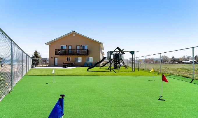 Garden City Cabin | Updated Bear Lake cabin with game room & new swing set - walk to town