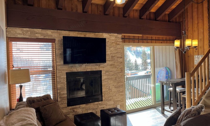 Brian Head Condo | Updated Condo, 1GB WiFi, Fireplace, Balcony, Views! Across from Giant Steps