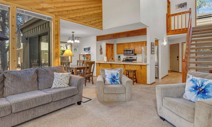 Overlook Park Condo | Updated condo, sleeps 6, close to everything, no pets, end unit, comfort!