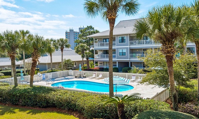 Seagrove Beach Condo | 🐟Updated Condo with Balcony-Toes in the Sand