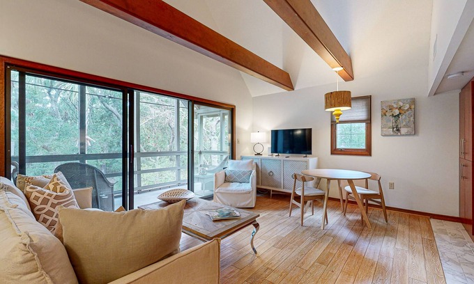 West Beach Village Condo | Updated Condo with shared tennis, close to Freshfields Village and beach