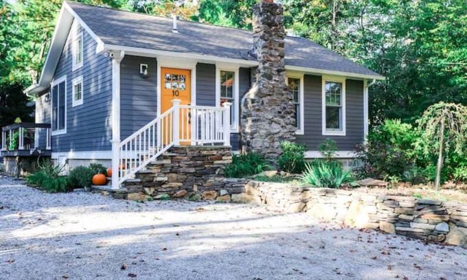 Chester Cottage | Updated cottage "Beriozka" on Cedar Lake