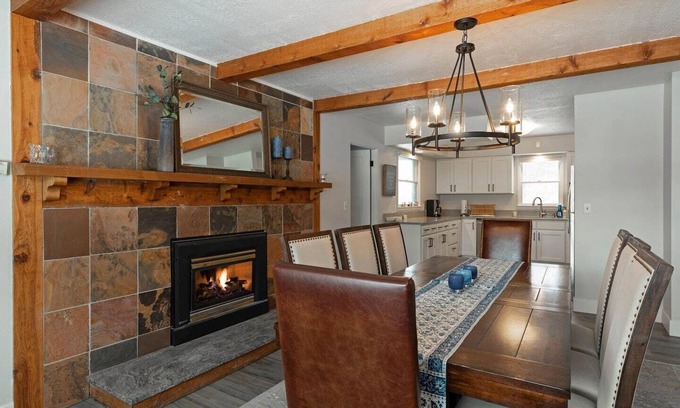 Missoula House | Updated family home in the Lewis & Clark neighborhood. Close to UM and the Hip Strip!