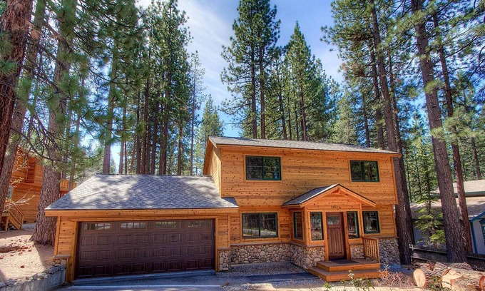 Rancho Bijou House | Updated Home, Fenced Yard, BBQ w/Deck, Fireplace, by Heavenly (HCH0682)