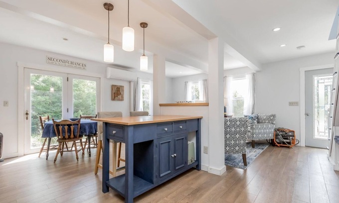 Long Island Cottage | Updated Long Island Maine Cottage