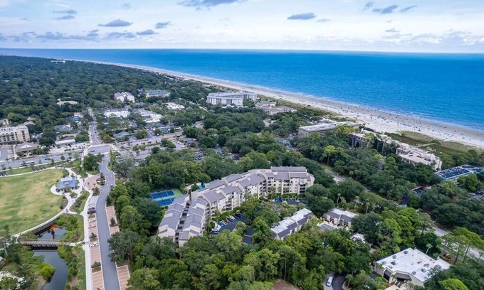North Forest Beach Condo | Updated Luxury One Bedroom Condo Bikes & Beach Gear included
