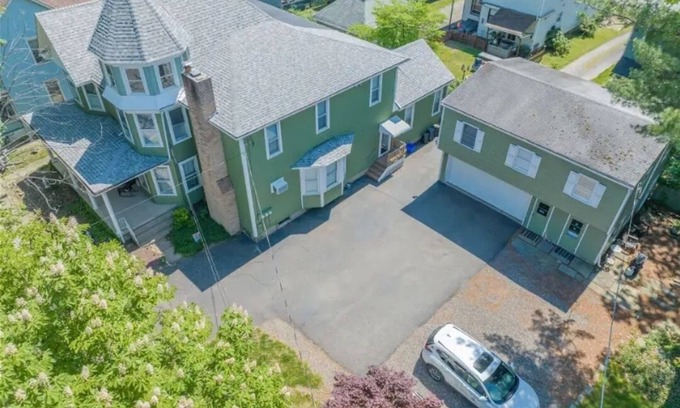 Berwick Apartment | Updated stylish large historic unit