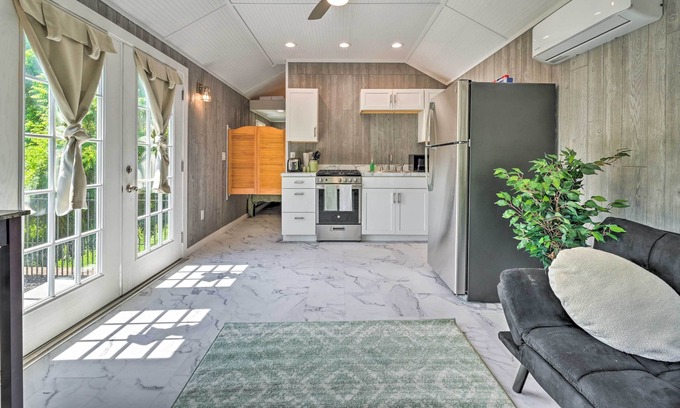 Berryville Apartment | Updated Tiny Home < 1 Mi to Berkeley Springs