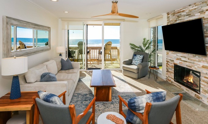 Townsite Condo | Upper Beachfront-Steps From Water's Edge-D28 North Coast Village
