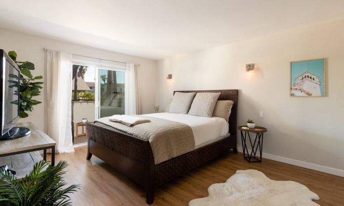 Upper East Condo | Upper Eastside Walkabout