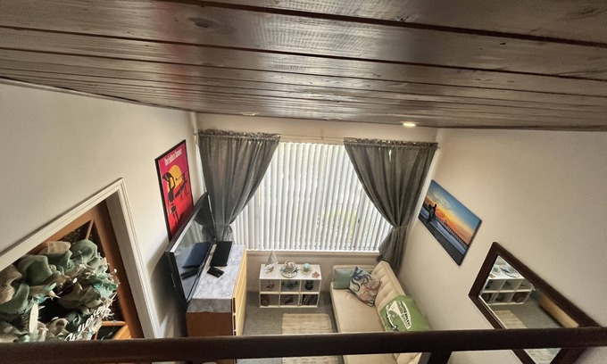 Malaga Cove Apartment | Upper Riviera-private, quiet, home away from home great for visiting relatives!