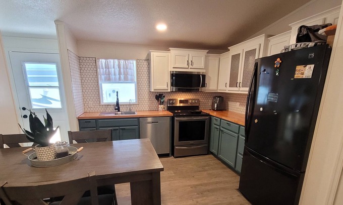 Cienega Springs House | Upriver home 15min to Parker