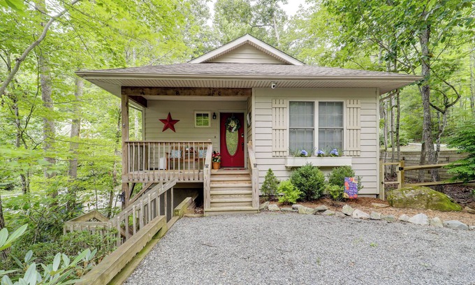 Newland House | Upscale Blue Ridge Mtns Escape: Great for Groups!