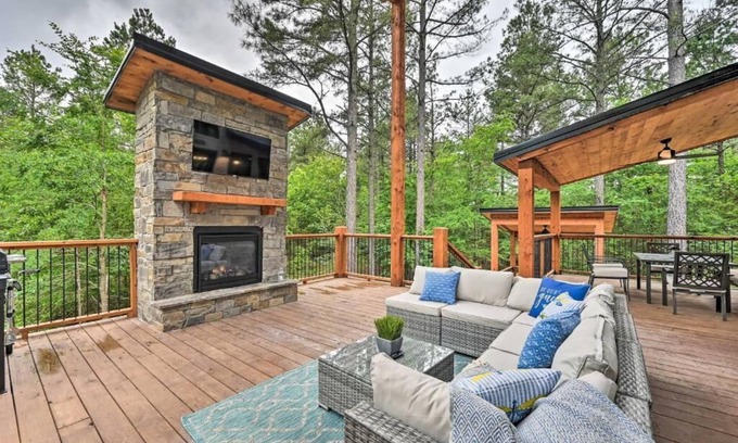 Broken Bow Cabin | Upscale cabin-patio oasis-relaxing spa-book3get1free.