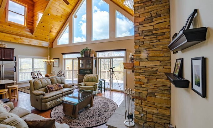 Beech Mountain Cabin | Upscale Cabin With Views & Near Skiing