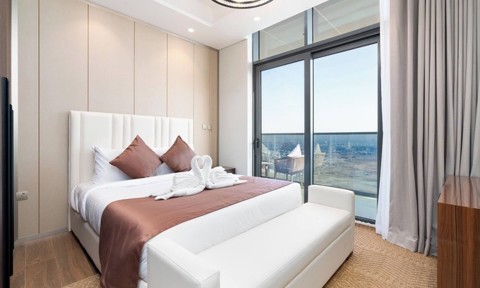 Dubai Apartment | Upscale Haven 3BR City View l King size Bed