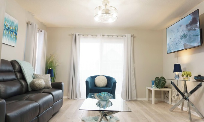 Kansas City Condo | Upscale Long Stay: King Bed-WiFi-Pet OK-Washer/Dryer-AC-16mi->Arrowhead-North KC