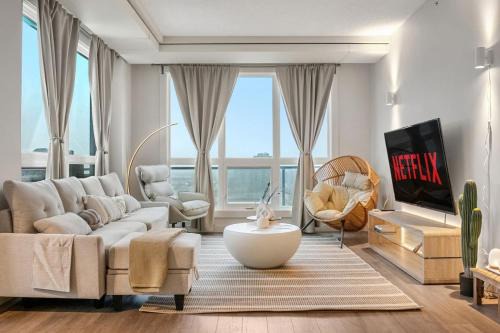 Haysboro Apartment | Upscale Penthouse Stay with Mountain & City Views, Free Parking, BBQ Grill, Office Space & More