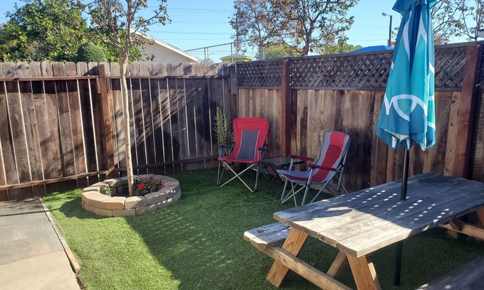 Los Altos Apartment | Upscale private back house with patio