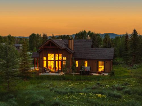 Driggs House | Upscale Ski Chalet - Wildlife AC Hot Tub