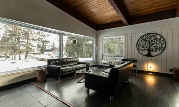 Prevost Ski Chalet | Upscale Spacious Chalet w Hot Tub Laurentians, QC!nn