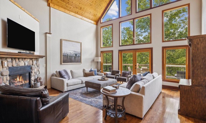 Gatlinburg - Pigeon Forge House | Upscale Spacious Lodge, Mountain Views, Fire Pit, Arcade Games, Yoga Room