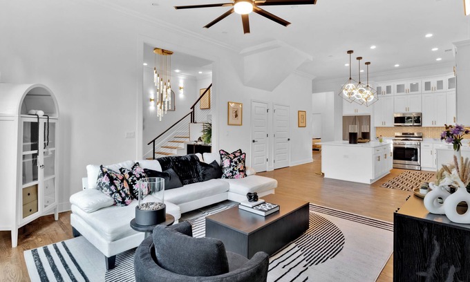 College Park House | Upscaled 5-bdrm house used for content creation, game night, celebrations & fun