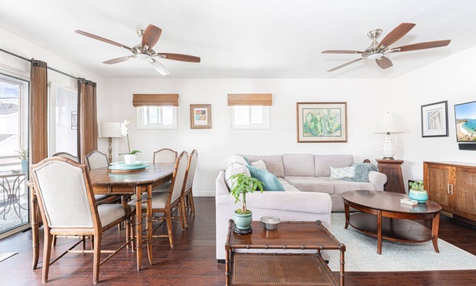 West Newport Condo | Upstairs Tropical Getaway | Great Value So Close to the Beach! | 2 Decks! | Tons of Space to Unwind!