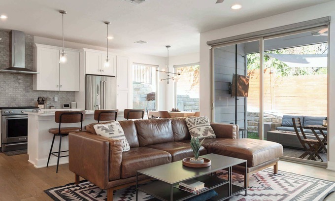 Rosewood House | Upstay: Eastside Home w/Patio & BBQ—11 Mins to DT