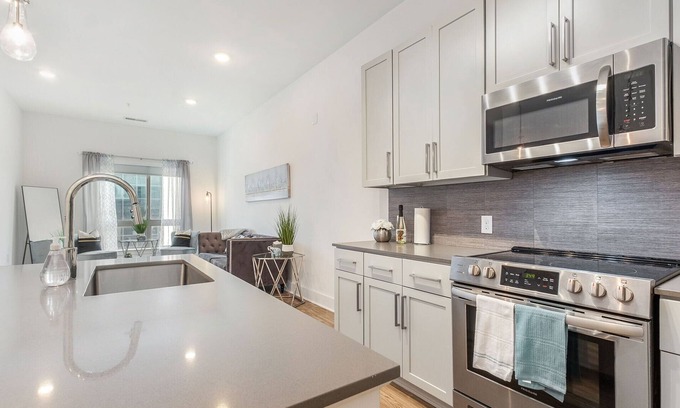 Second Ward Apartment | Uptown Charlotte! Luxury 1br close to everything!