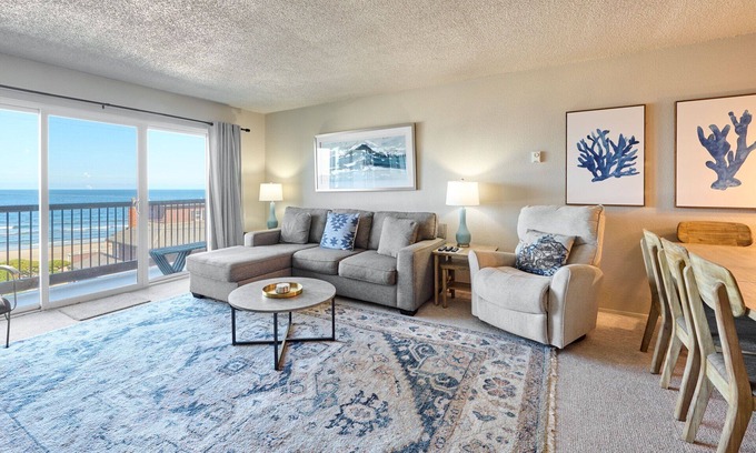 Lincoln City Condo | Uptown Gull - Second Floor - Oceanfront Condo