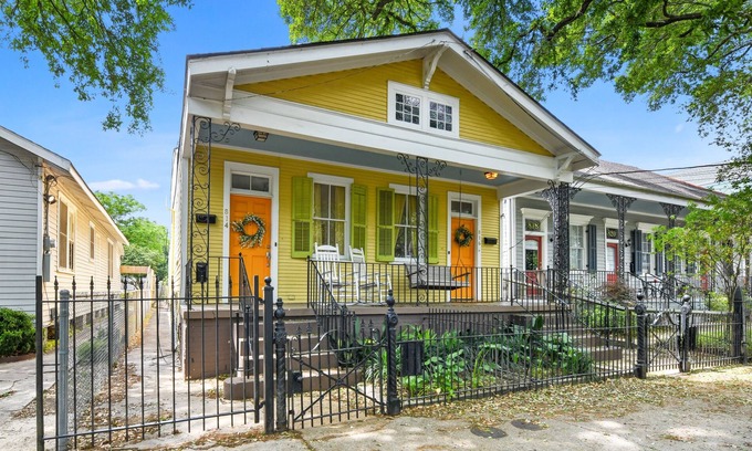 Faubourg Delachaise House | Uptown half-double near Magazine St shopping