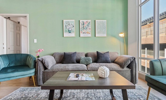 Fourth Ward Apartment | Uptown Luxury | Top Floor King Suite, Free Parking