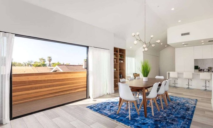 Garfield Condo | Urban Art Loft - Historic DT Phoenix-Chefs Kitchen