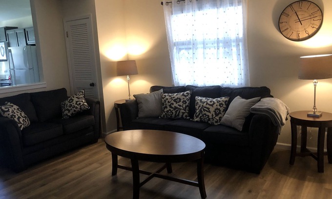 Washington Apartment | Urban comfort just remodeled! Located downtown Washington