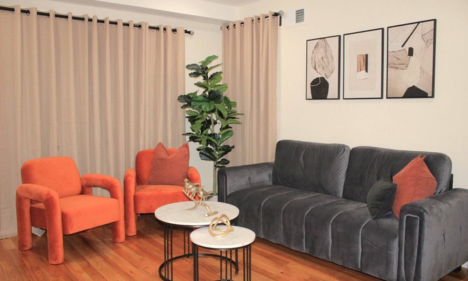 Lower Vailsburg Apartment | Urban Comfort Near American Dream & Airport