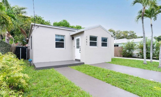 Allapattah House | Urban Escape: Miami Home w/ Private Backyard & BBQ