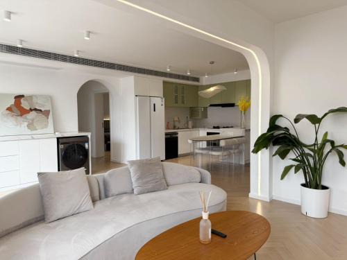 Downtown Shanghai Apartment | Urban Hub French premium Apart-ment Convenient Luxury 3 Bedroom Shanghai