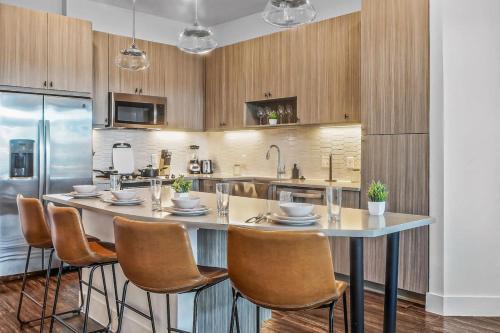 West Oak Hill Apartment | Urban Oasis 2BD 2BR Apartment